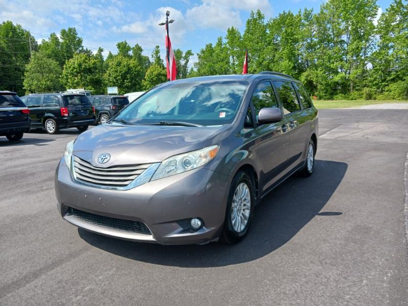 2012 Toyota Sienna XLE FWD 8-Passenger V6