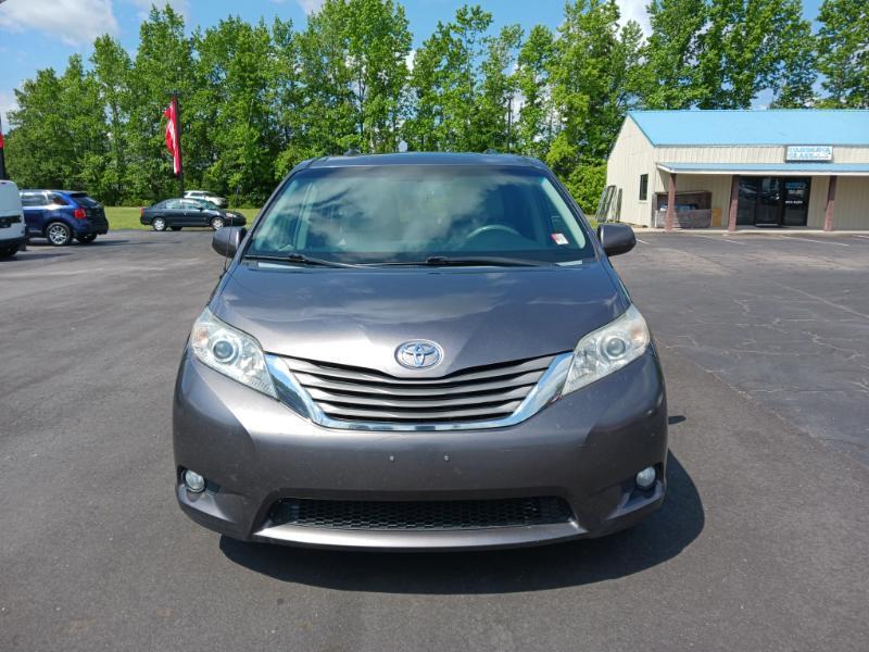 Toyota Sienna XLE FWD 8-Passenger V6 2012