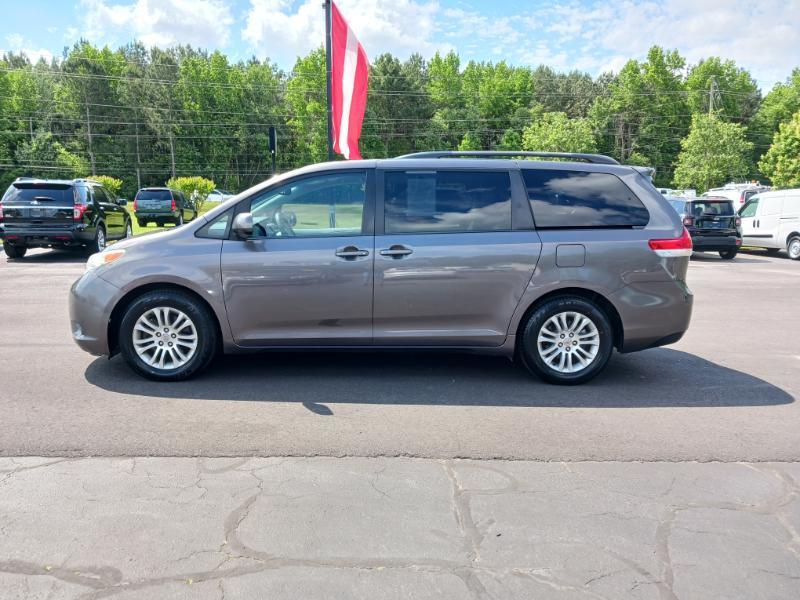 Toyota Sienna XLE FWD 8-Passenger V6 2012