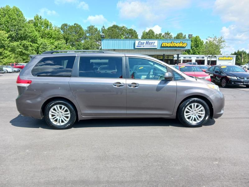Toyota Sienna XLE FWD 8-Passenger V6 2012