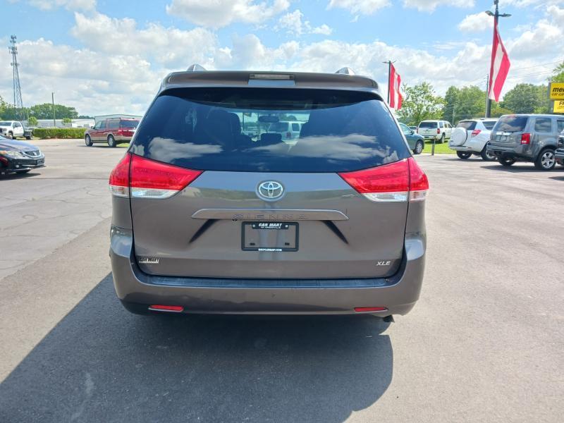 Toyota Sienna XLE FWD 8-Passenger V6 2012