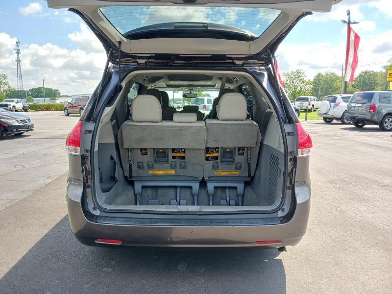 Toyota Sienna XLE FWD 8-Passenger V6 2012