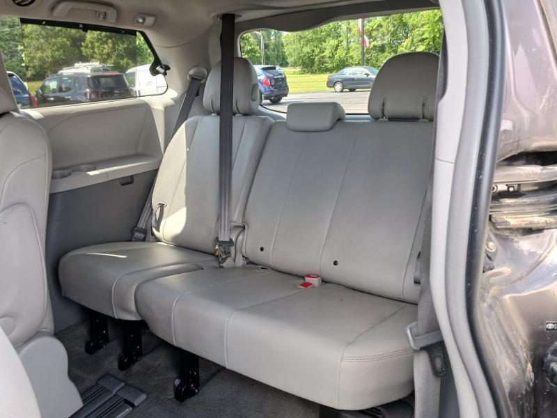 Toyota Sienna XLE FWD 8-Passenger V6 2012
