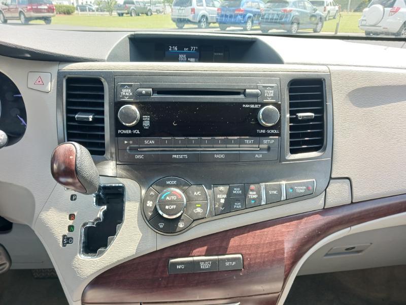 Toyota Sienna XLE FWD 8-Passenger V6 2012
