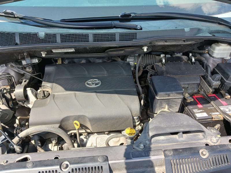 Toyota Sienna XLE FWD 8-Passenger V6 2012