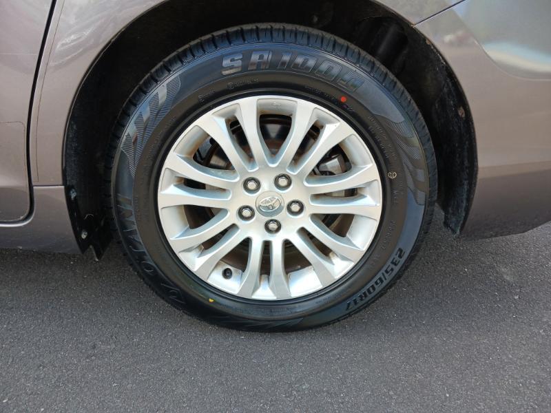 Toyota Sienna XLE FWD 8-Passenger V6 2012