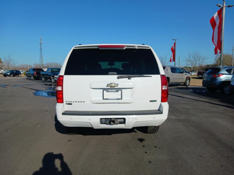 Chevrolet Suburban LT 1500 4WD 2011