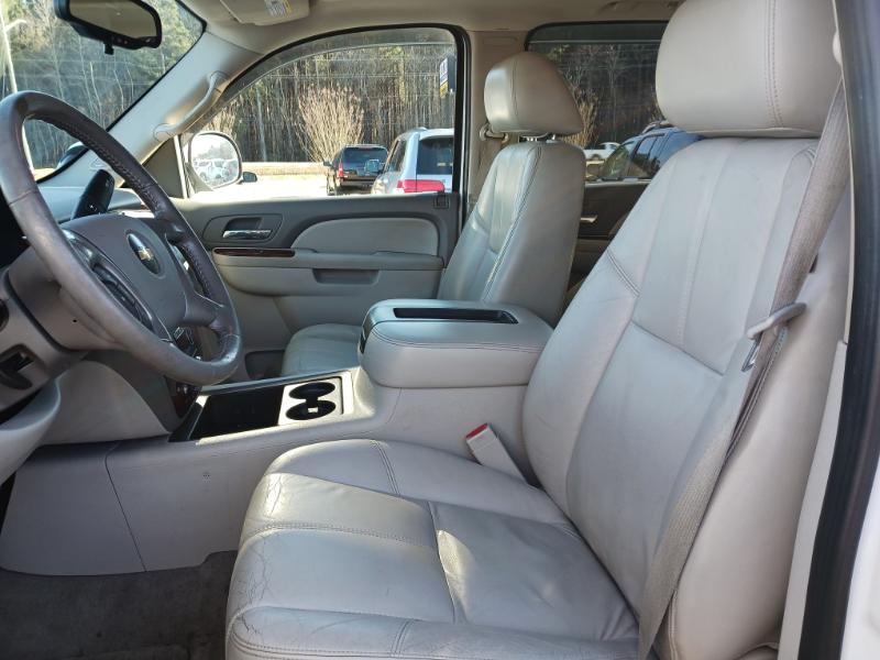 Chevrolet Suburban LT 1500 4WD 2011