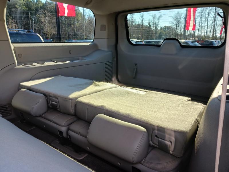 Chevrolet Suburban LT 1500 4WD 2011