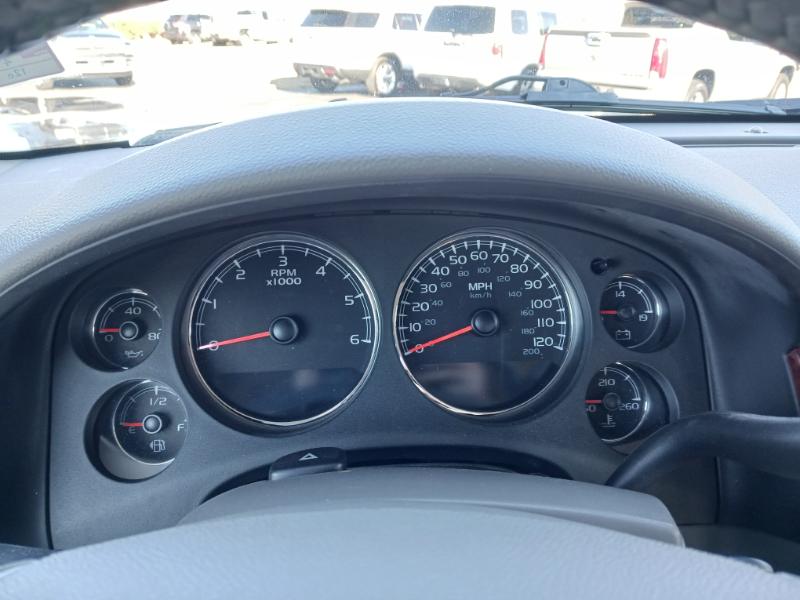 Chevrolet Suburban LT 1500 4WD 2011