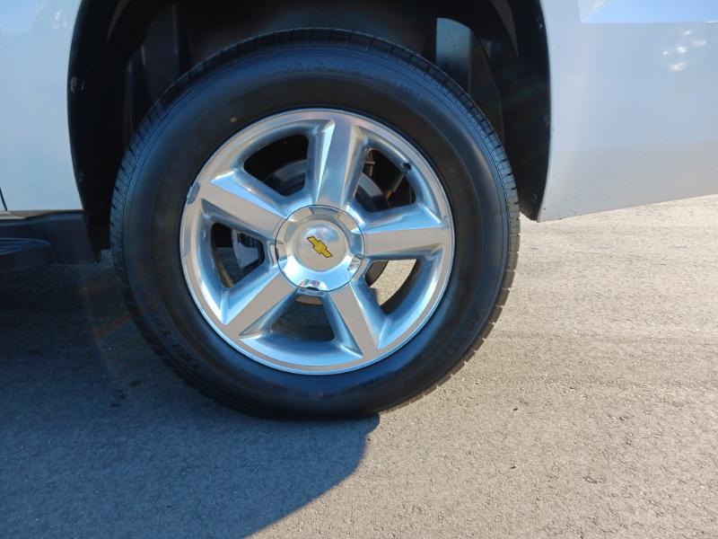 Chevrolet Suburban LT 1500 4WD 2011