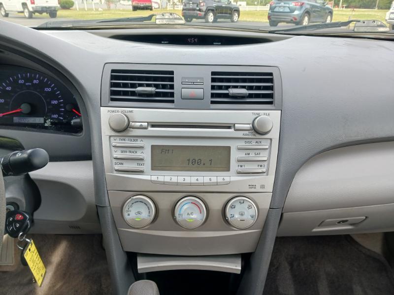 Toyota Camry Base 6-Spd AT 2011