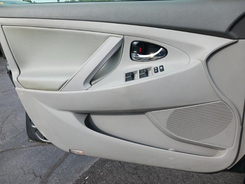 Toyota Camry Base 6-Spd AT 2011