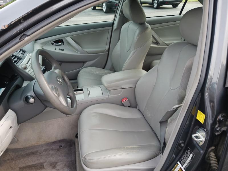 Toyota Camry Base 6-Spd AT 2011