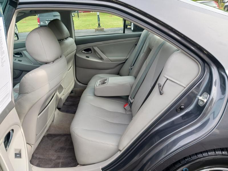 Toyota Camry Base 6-Spd AT 2011