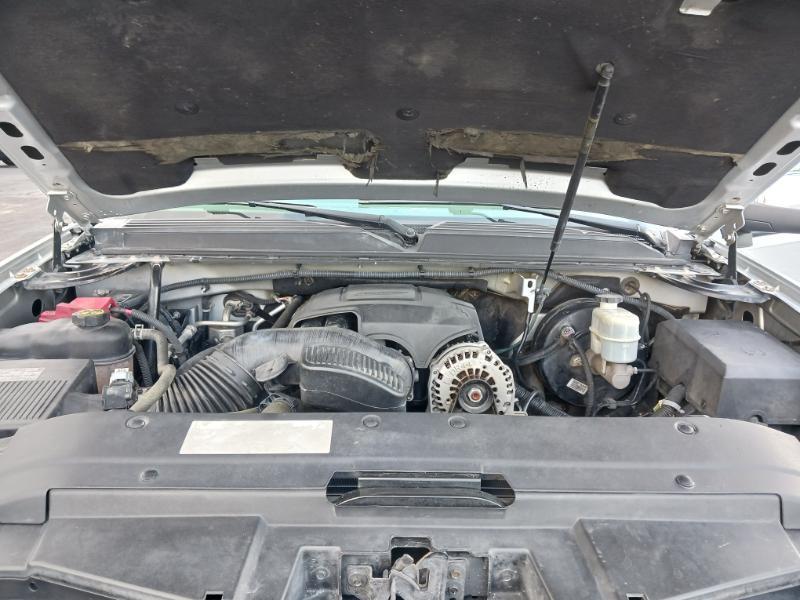 Chevrolet Suburban LT 1500 2WD 2013