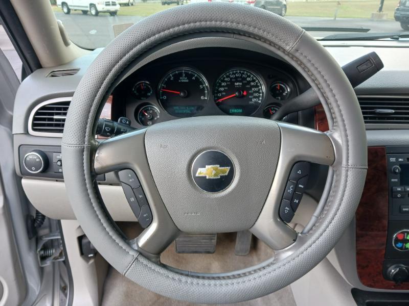 Chevrolet Suburban LT 1500 2WD 2013