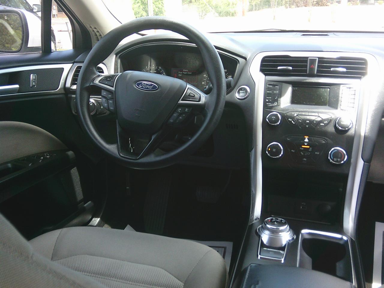 Ford Fusion S 2019