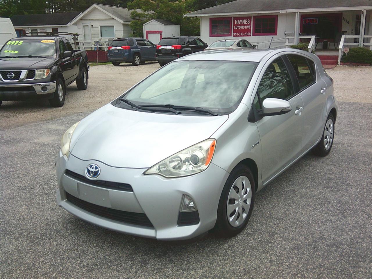 Toyota Prius c 4D Hatchback 2013