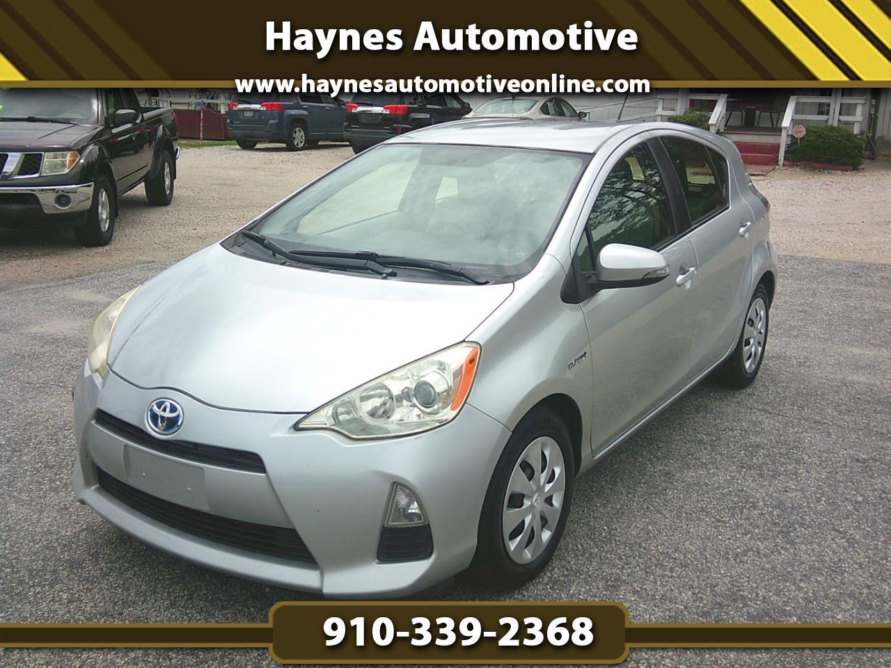 Toyota Prius c 4D Hatchback 2013