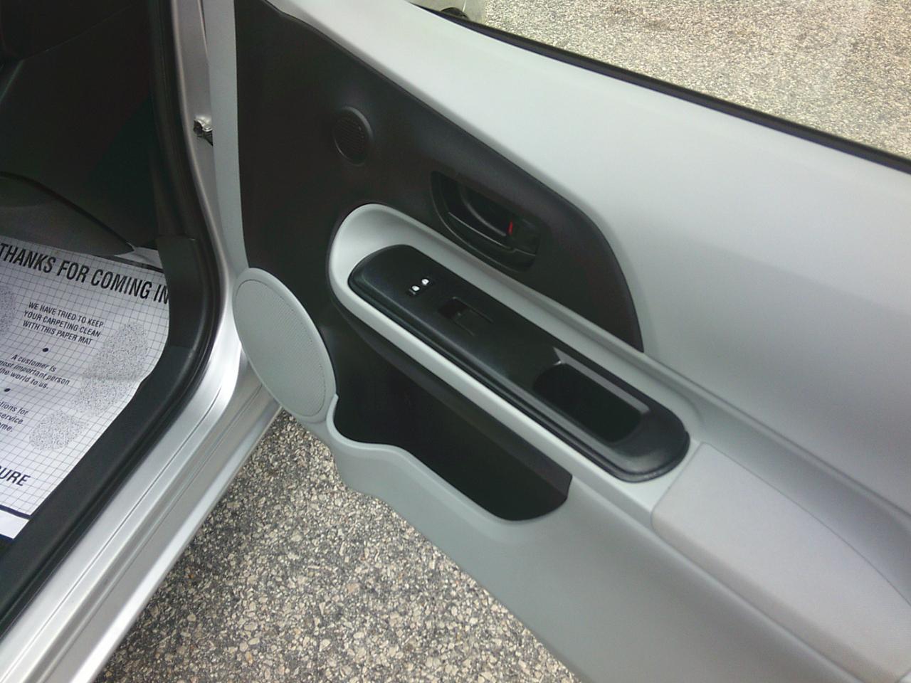 Toyota Prius c 4D Hatchback 2013