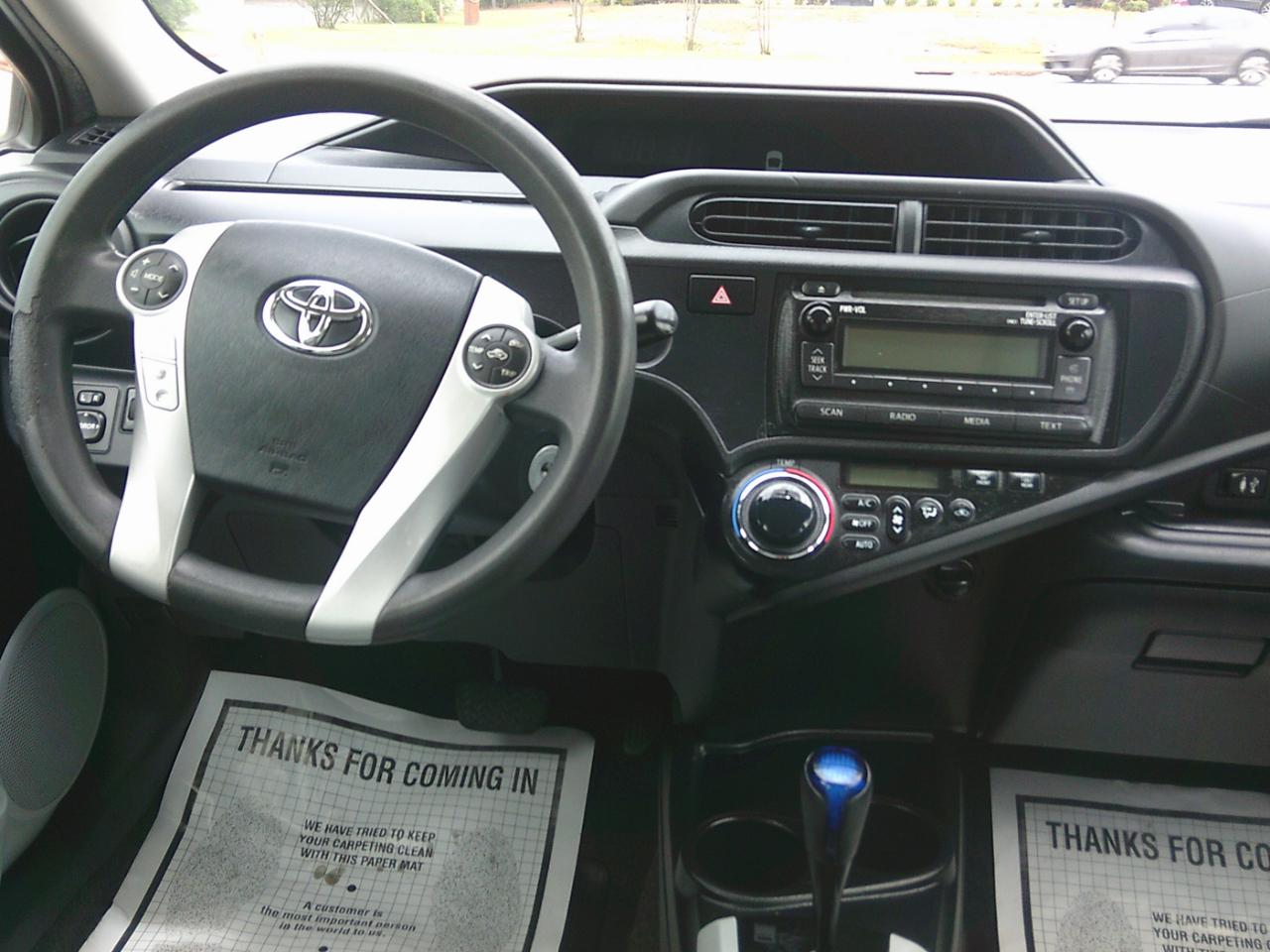 Toyota Prius c 4D Hatchback 2013