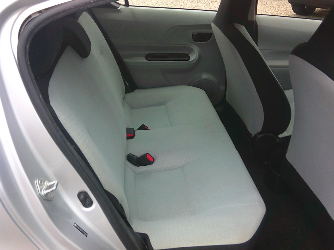 Toyota Prius c 4D Hatchback 2013