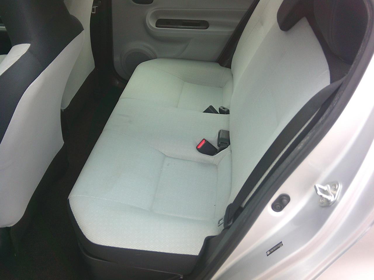 Toyota Prius c 4D Hatchback 2013