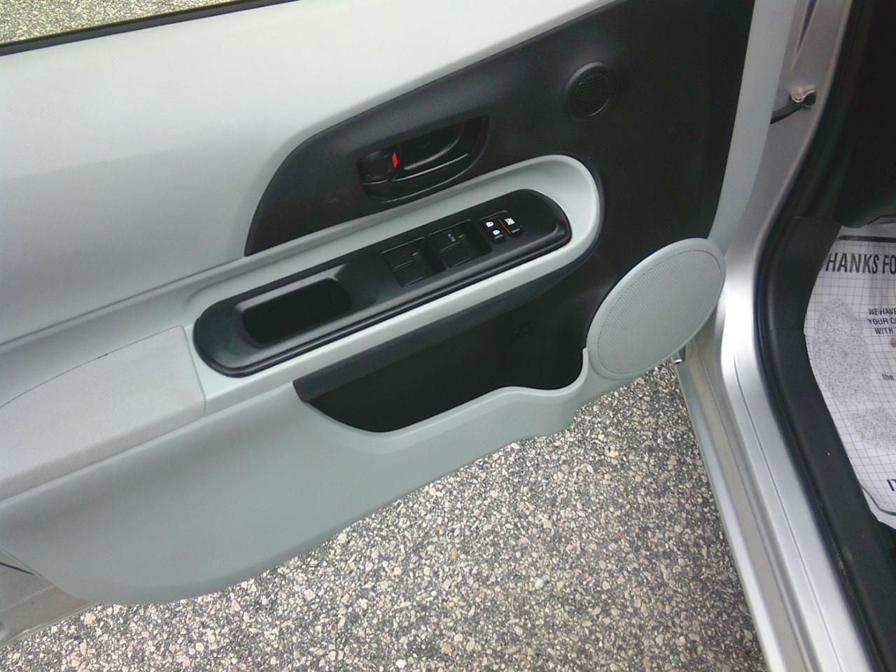 Toyota Prius c 4D Hatchback 2013