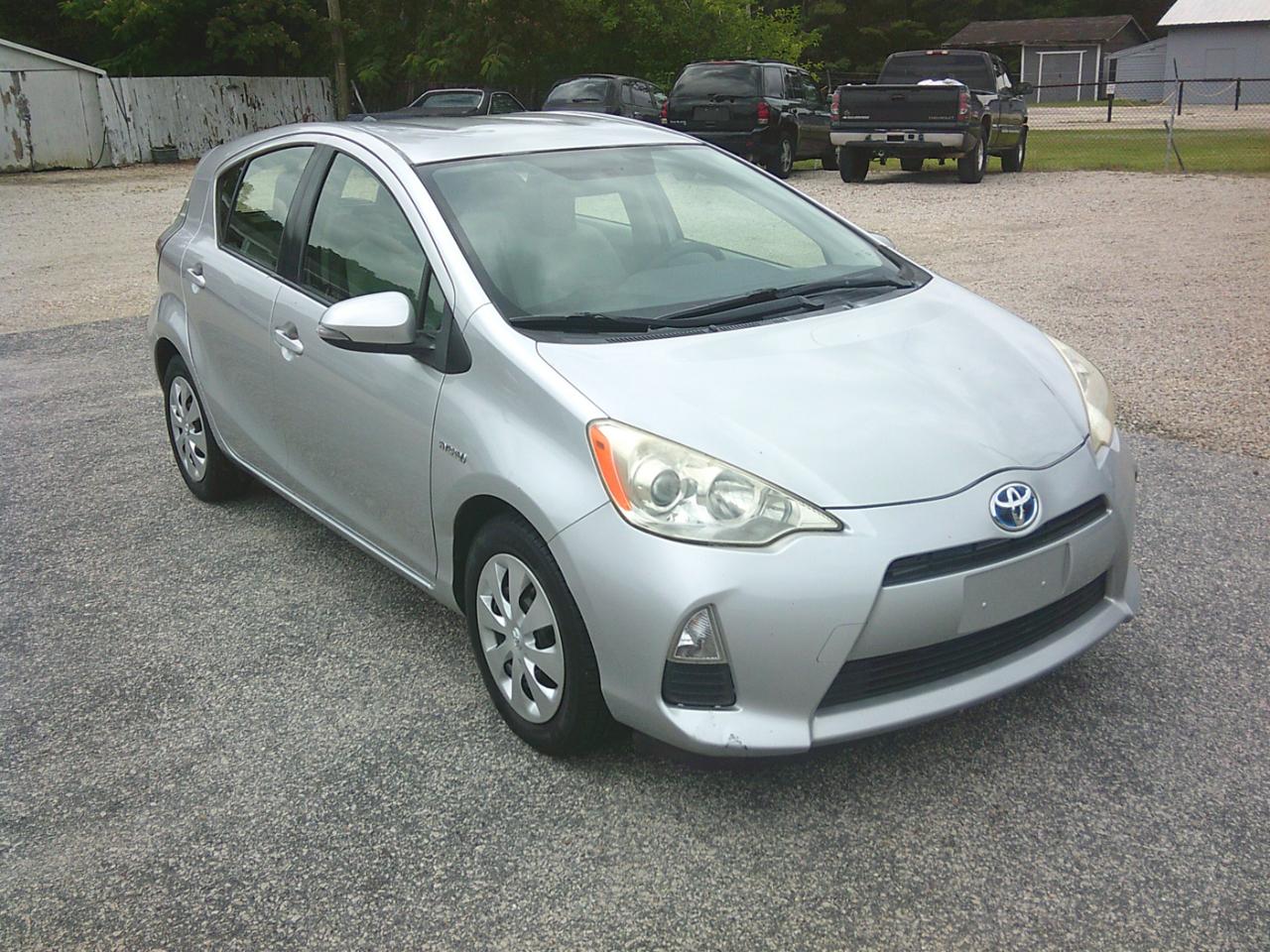 Toyota Prius c 4D Hatchback 2013