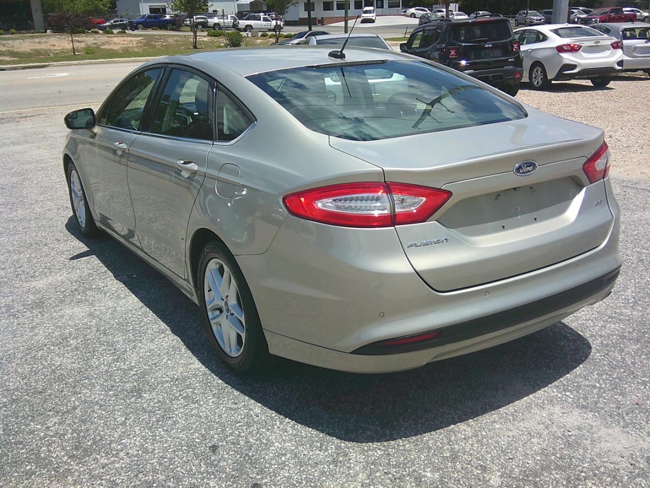 Ford Fusion SE 2016