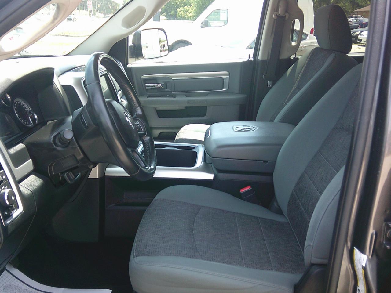 Dodge Ram 1500 SLT  2016
