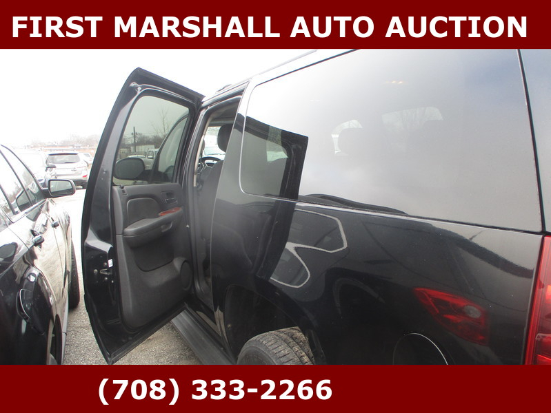 Chevrolet Suburban  2011