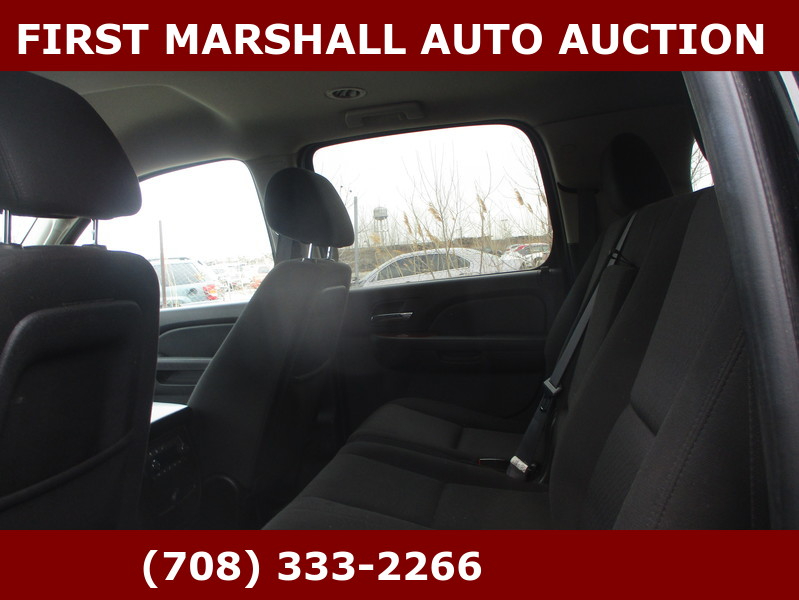 Chevrolet Suburban  2011