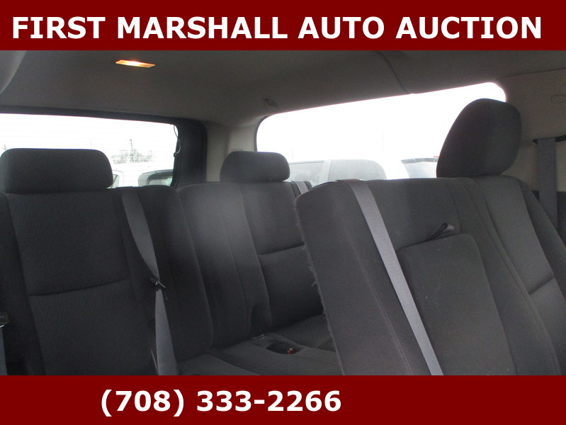 Chevrolet Suburban  2011