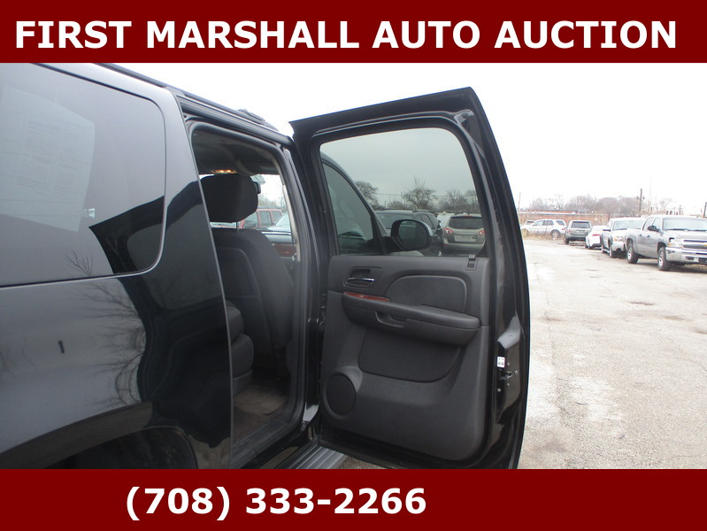 Chevrolet Suburban  2011