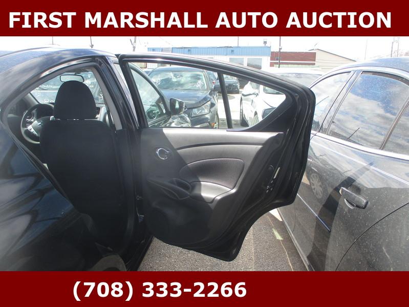 Nissan Versa Sedan SV CVT 2019