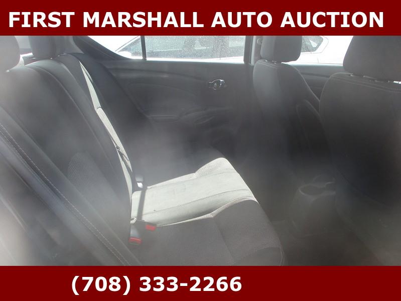 Nissan Versa Sedan SV CVT 2019