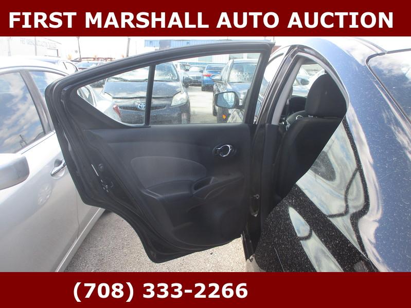 Nissan Versa Sedan SV CVT 2019