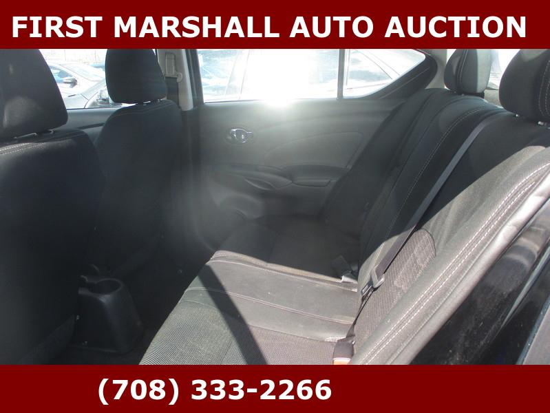 Nissan Versa Sedan SV CVT 2019