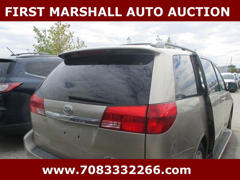 Toyota Sienna  2004