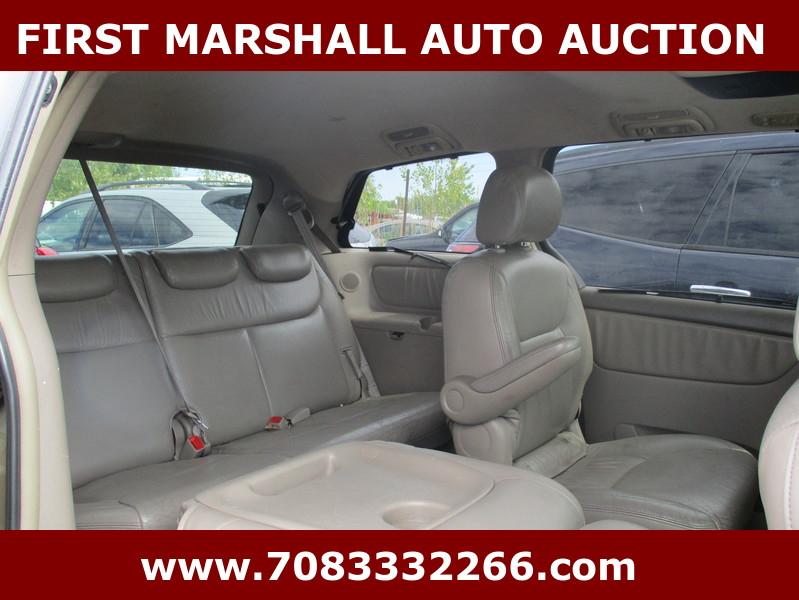 Toyota Sienna  2004