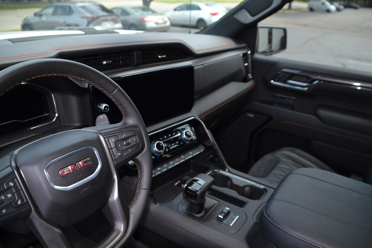 GMC Sierra 1500 AT4 Crew Cab 4WD 2024