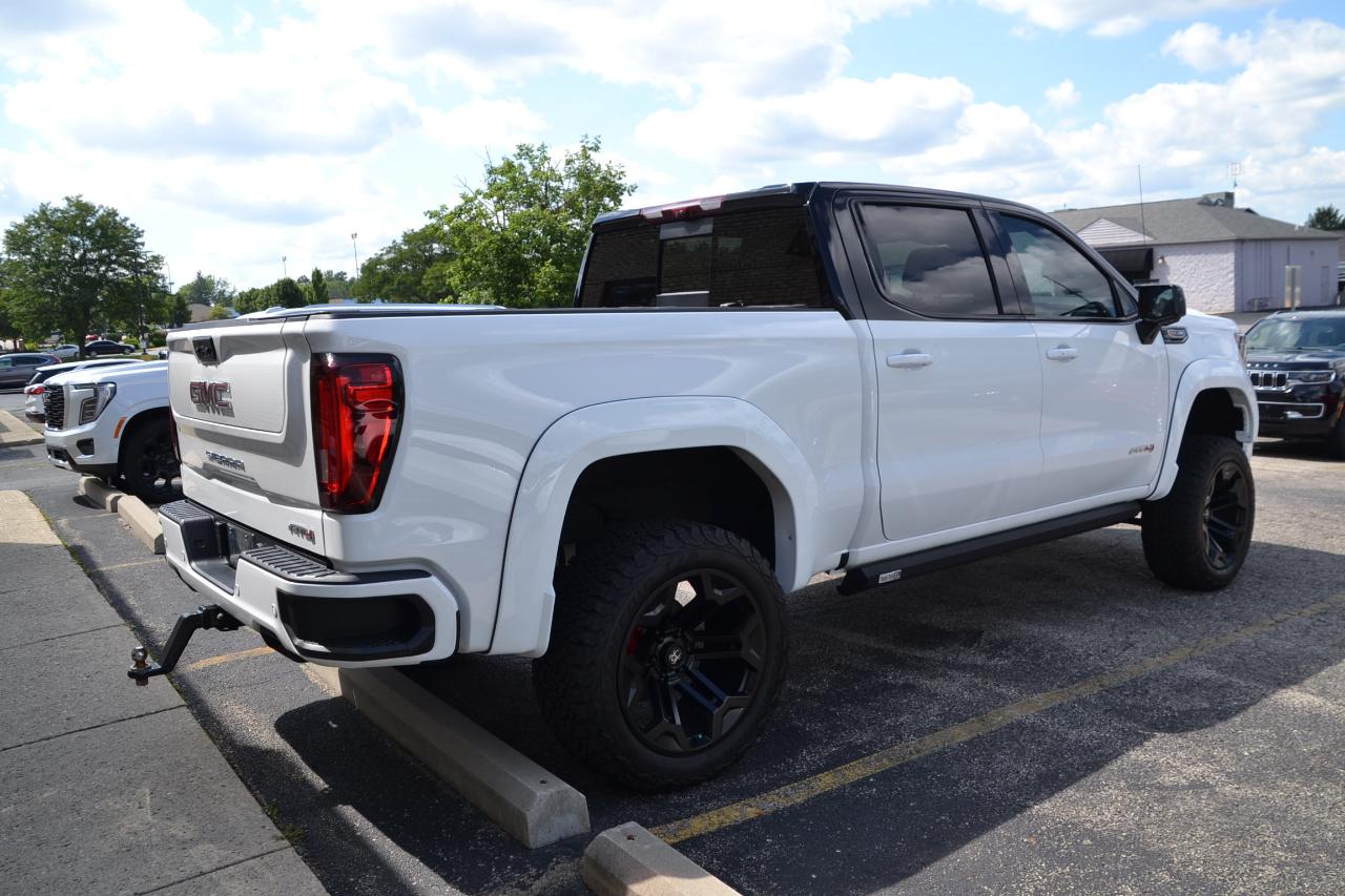 GMC Sierra 1500 AT4 Crew Cab 4WD 2024