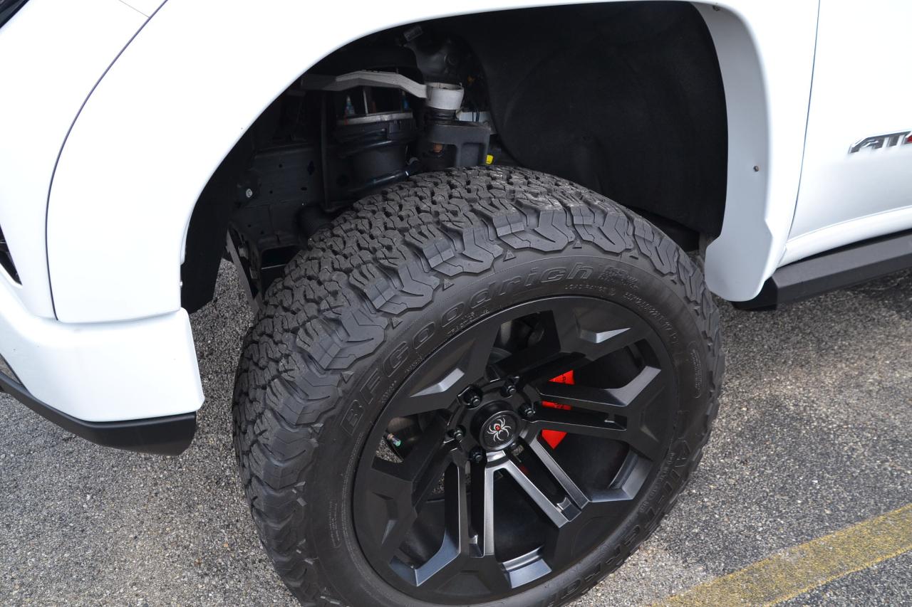 GMC Sierra 1500 AT4 Crew Cab 4WD 2024