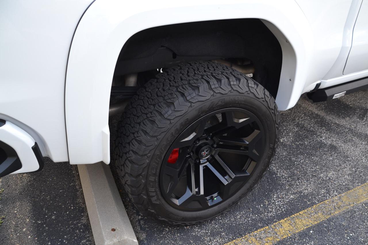 GMC Sierra 1500 AT4 Crew Cab 4WD 2024