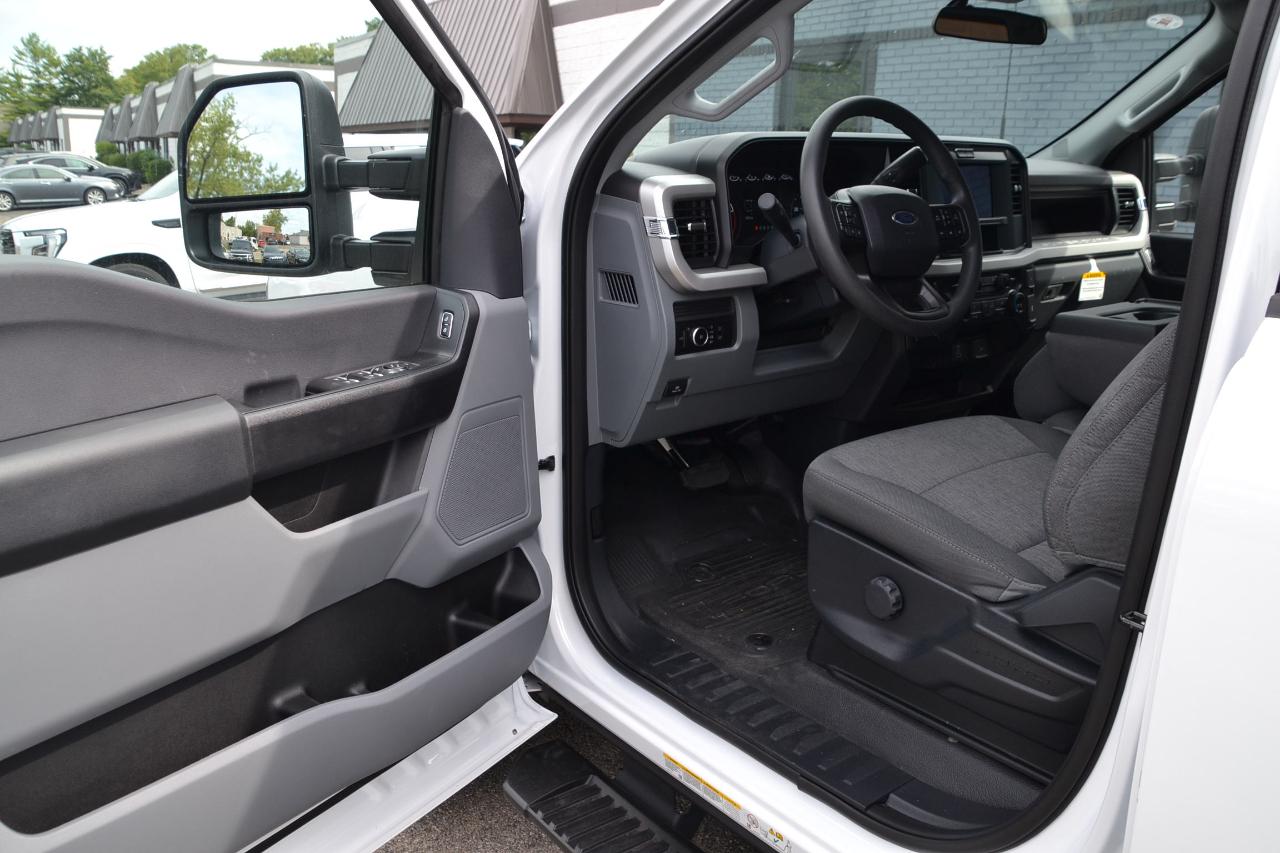 Ford F-450 SD XL Crew Cab DRW 4WD 2026