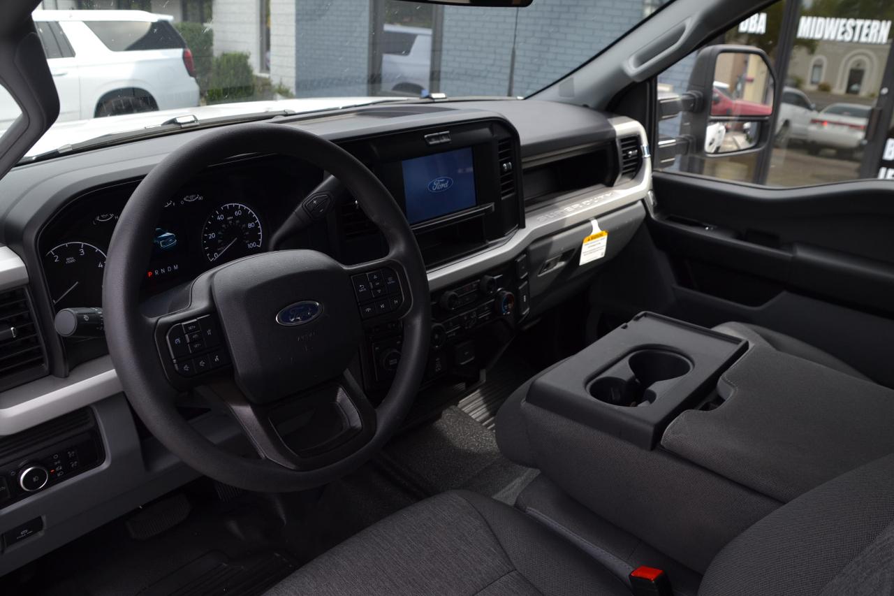 Ford F-450 SD XL Crew Cab DRW 4WD 2026