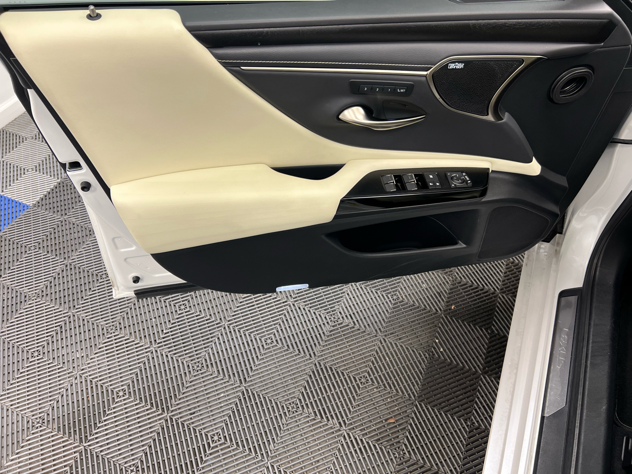 Lexus ES ES 350 Ultra Luxury FWD 2022