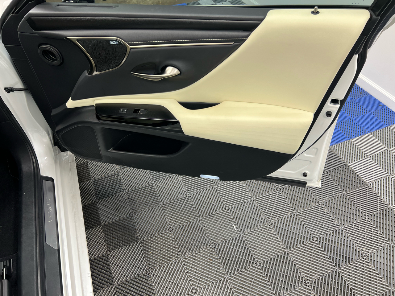 Lexus ES ES 350 Ultra Luxury FWD 2022